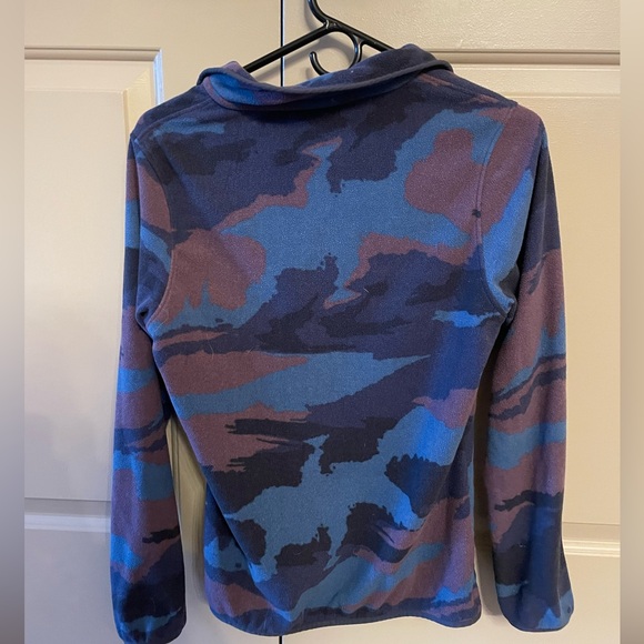Patagonia Women’s Camouflage Fleece Sweater, Size Small - Picture 2 of 2